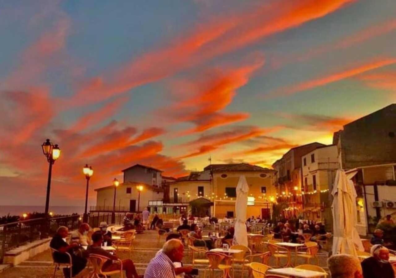 Uno Spettacolo Della Natura San Lucido Buitenkant foto